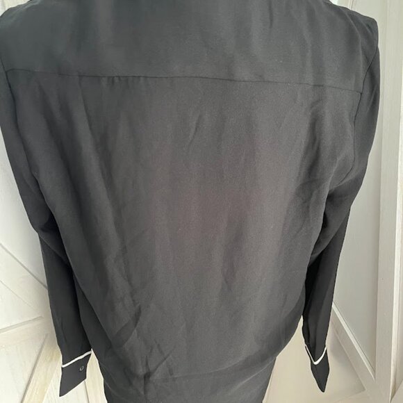 Sexy, sheek Ann Taylor Blouse - Picture 5 of 5